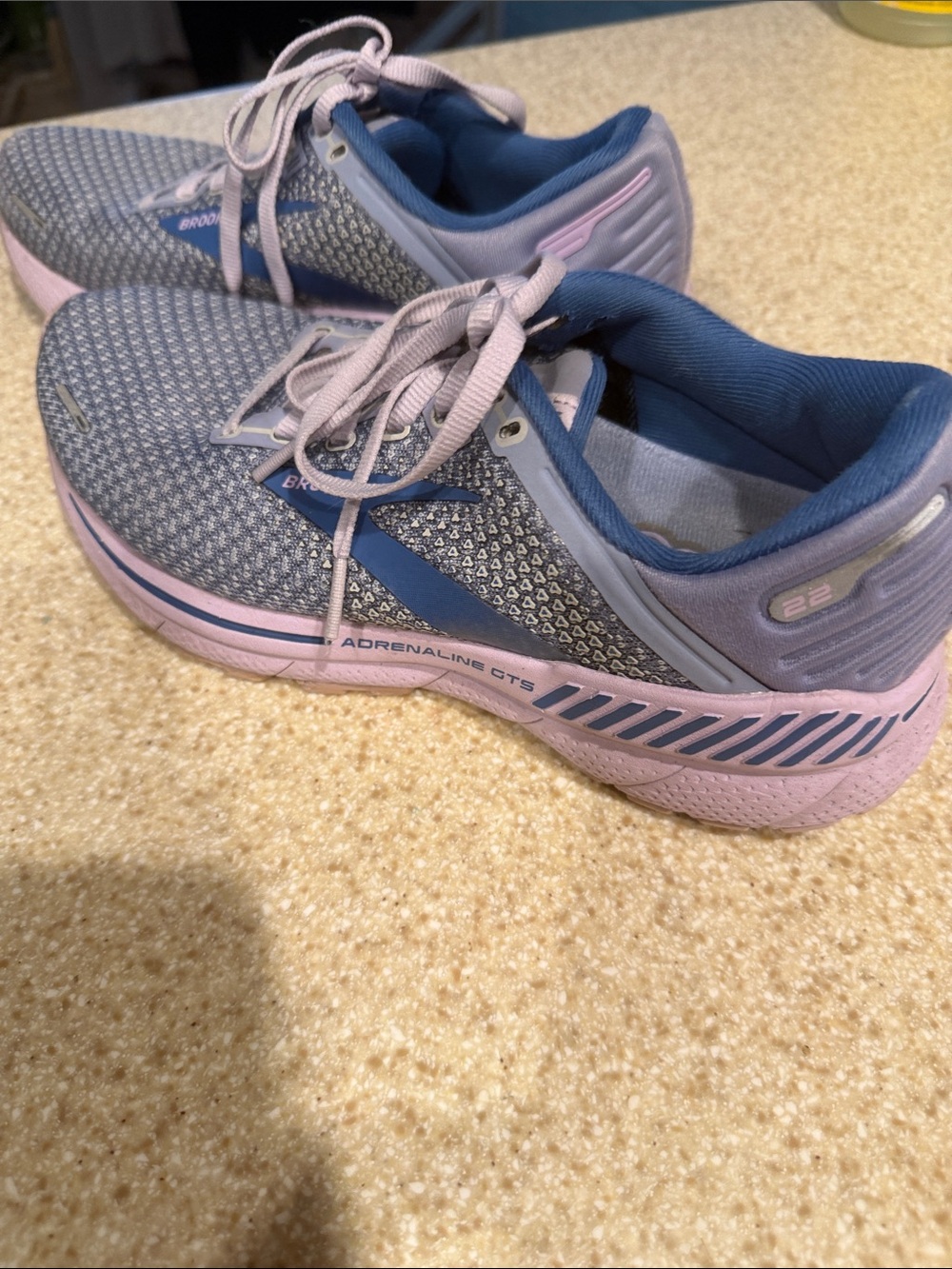 Brooks Women's Gray and Light Purple Athletic Running Shoes
